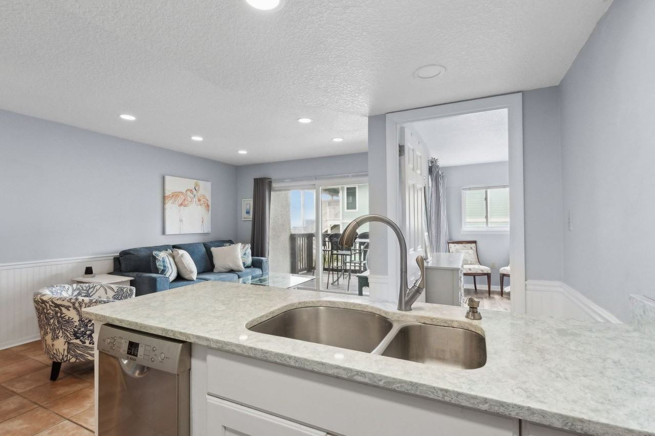 3056 S Fletcher Ave - Photo 6 of 31