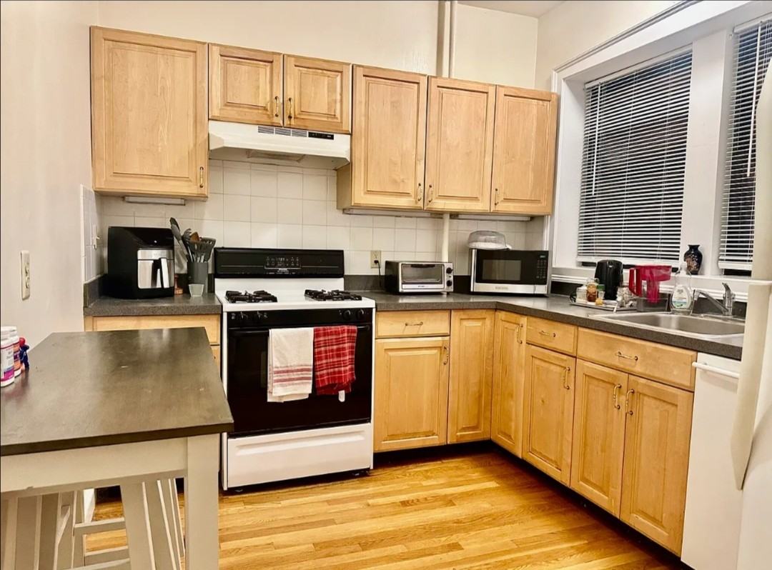 4 Park Vale Ave #2 - Photo 4 of 10