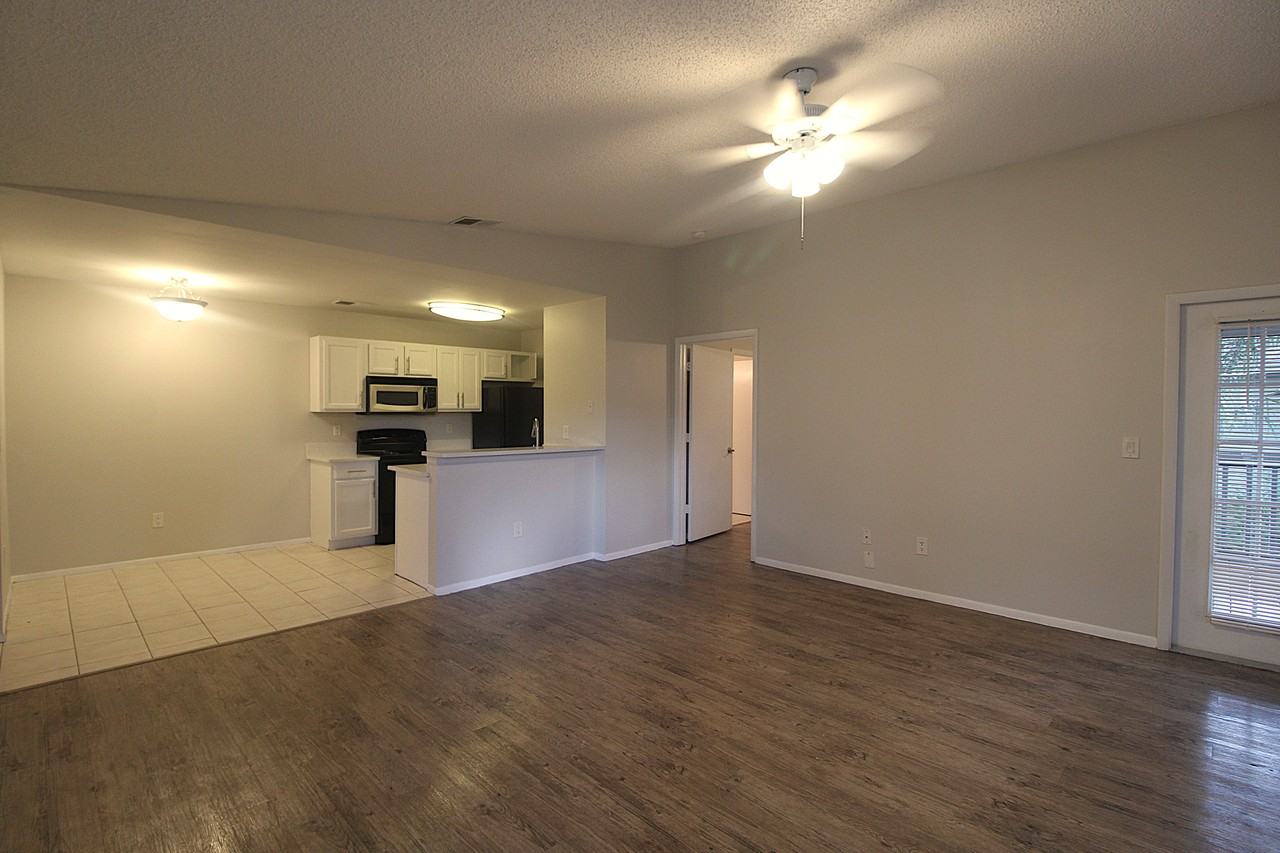 8122 45Th Ct E - Photo 3 of 21