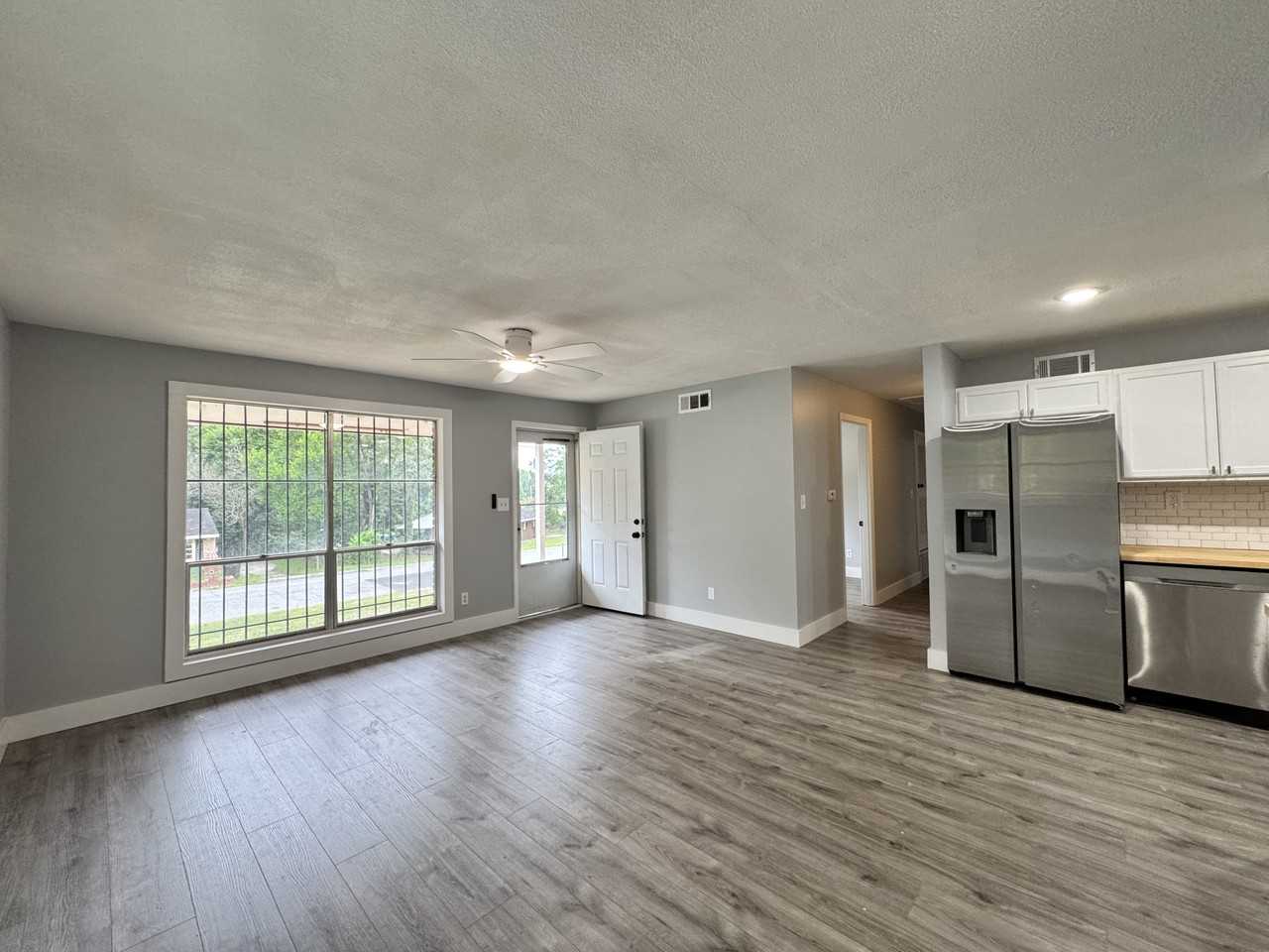 1524 Hagan Dr - Photo 4 of 16