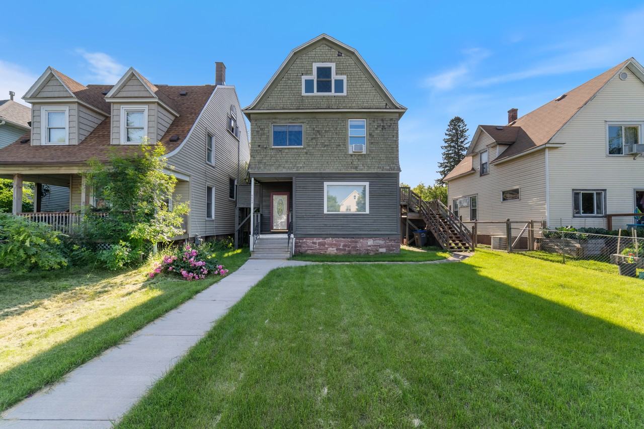 1117 Hammond Ave - Photo 3 of 25