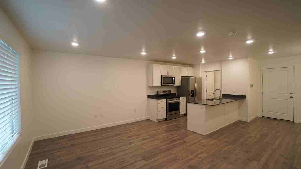 942 E Thunderbolt Ct - Photo 3 of 21