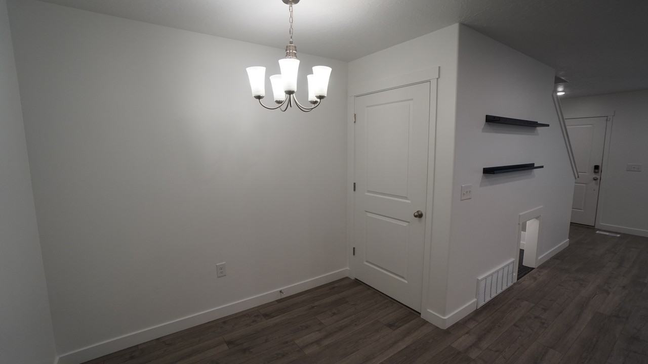 942 E Thunderbolt Ct - Photo 7 of 21