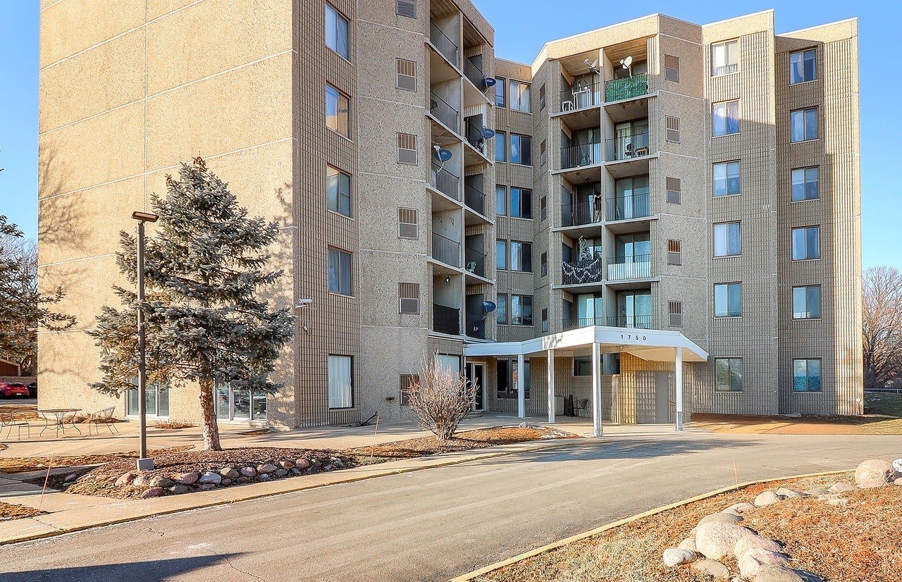1750 N Marywood Ave - Photo 2 of 6