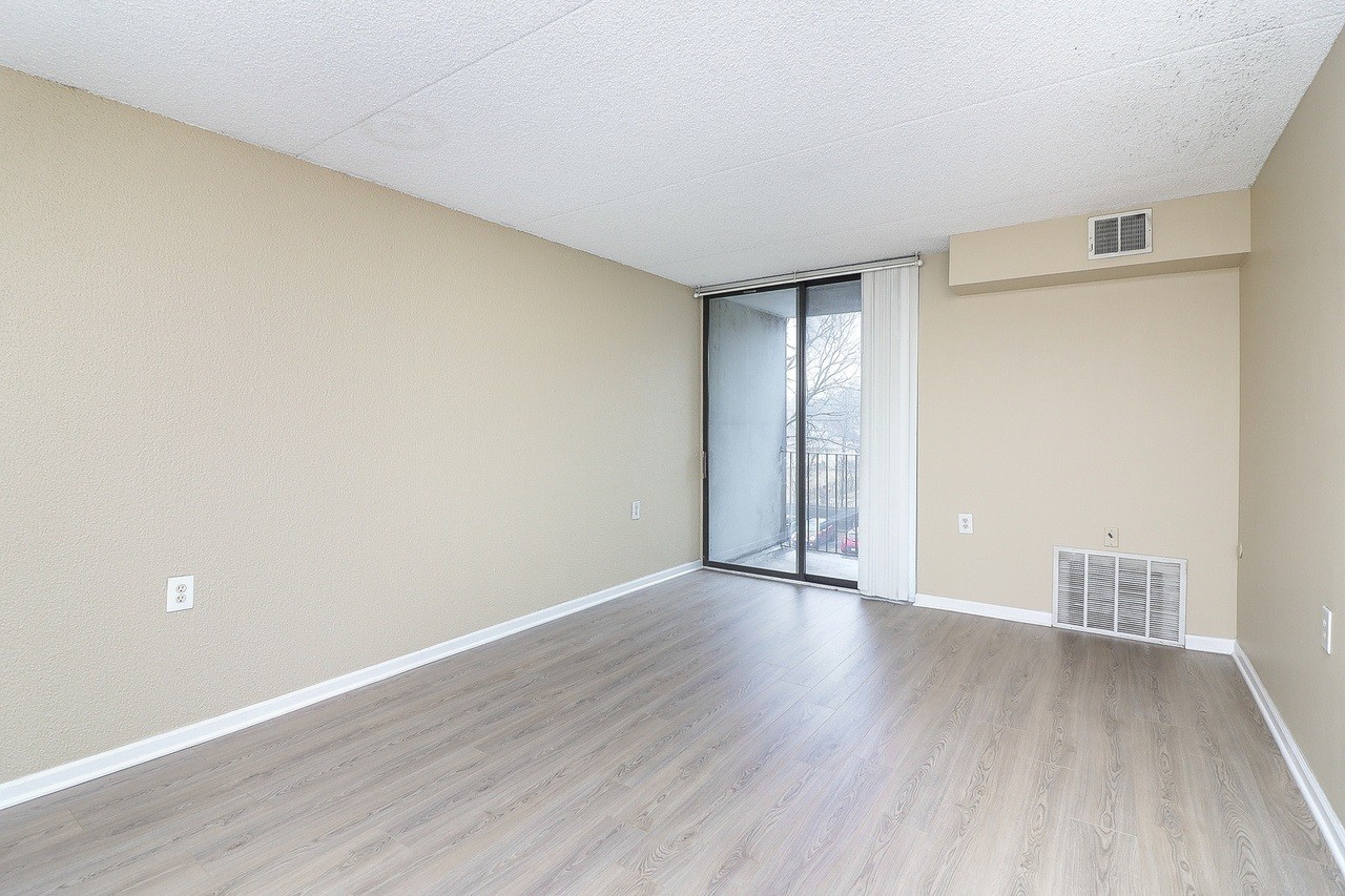 1750 N Marywood Ave - Photo 3 of 6