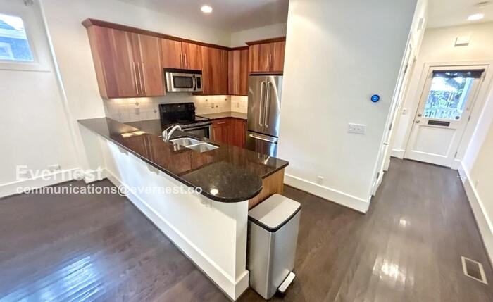 312 Taylor St #B - Photo 3 of 27