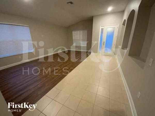 1024 Napolean Way - Photo 2 of 11