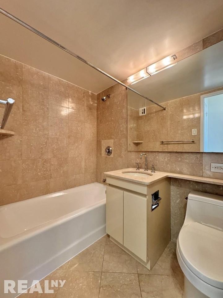 E 63rd St #8J - Photo 3 of 4