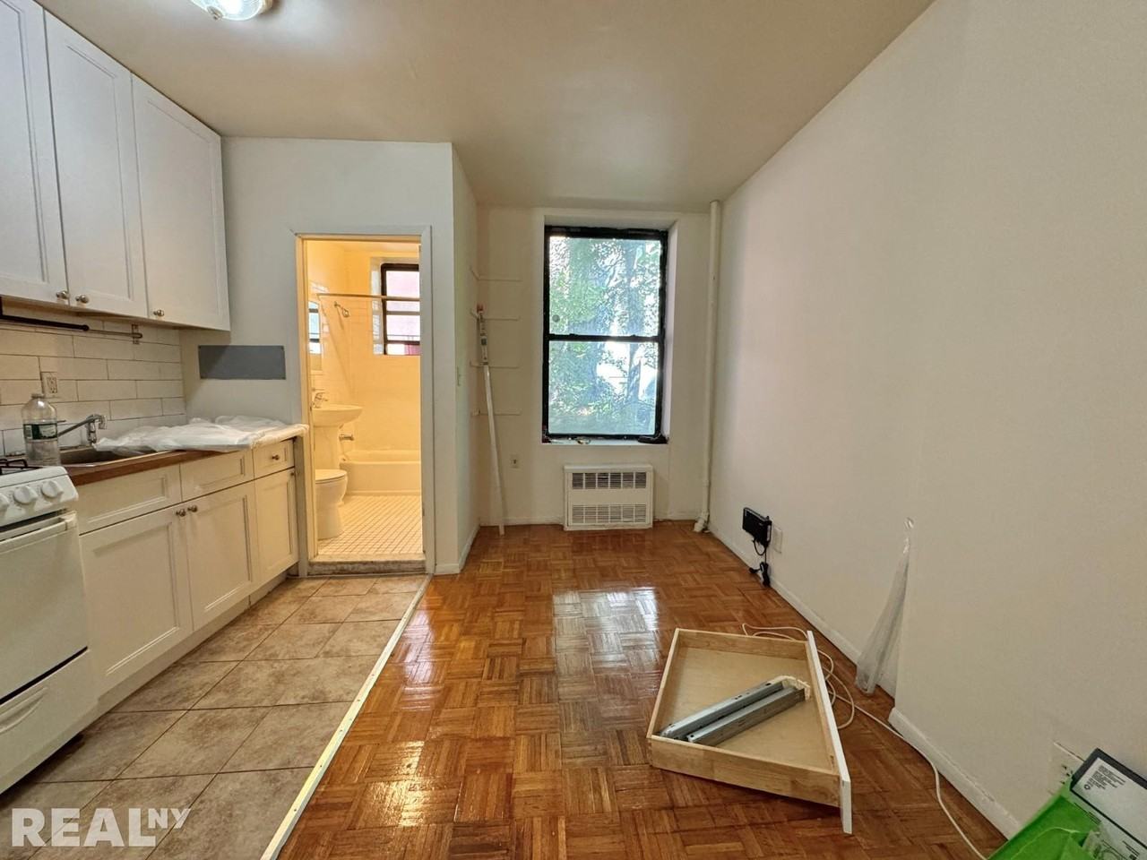 E 89th St #1RE - Photo 2 of 5