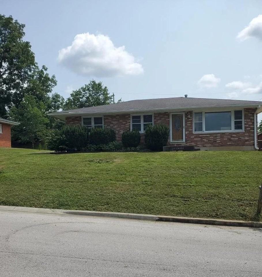 1951 Elmwood Dr E - Photo 2 of 11