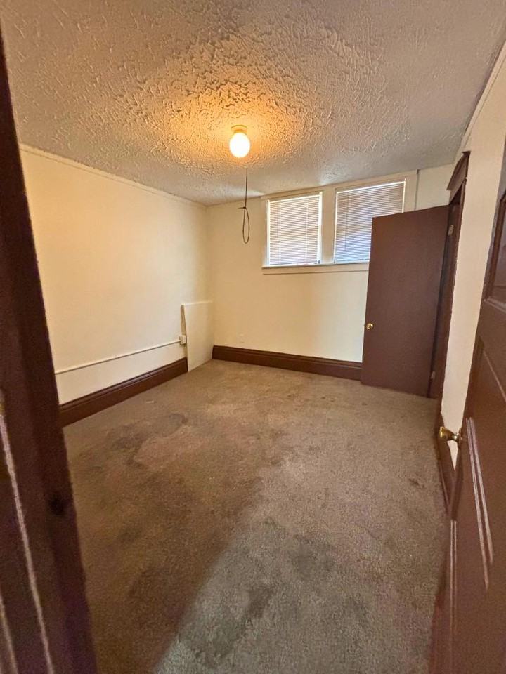 2823 N 28th St - Photo 3 of 27