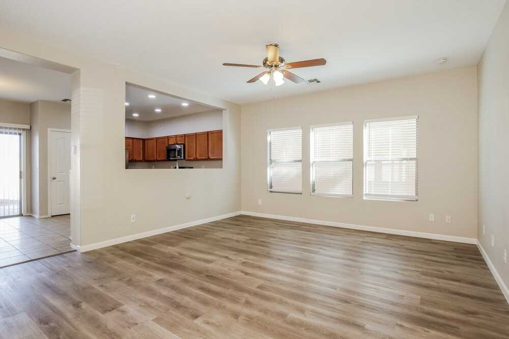 11210 W Baden St - Photo 4 of 17