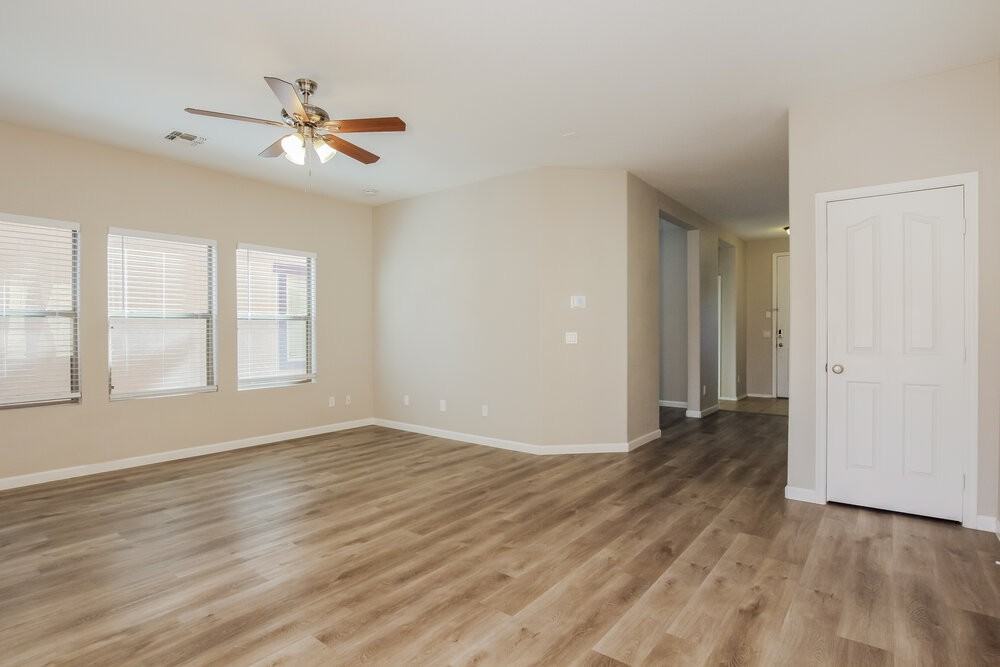 11210 W Baden St - Photo 5 of 17