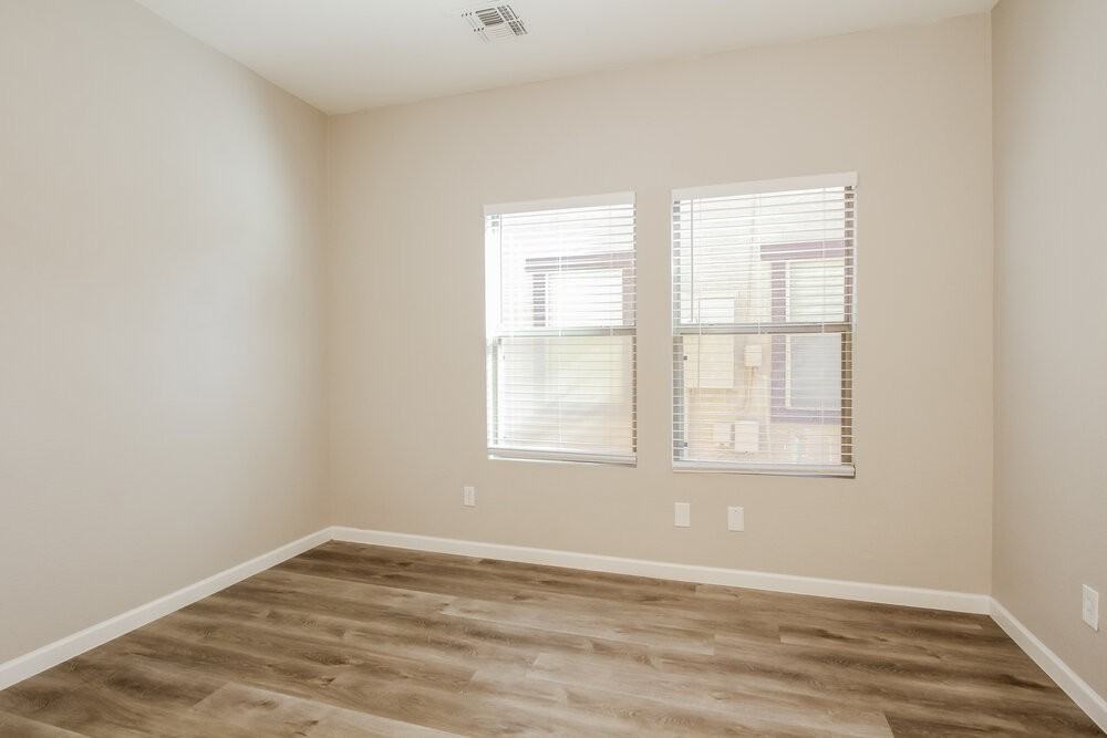 11210 W Baden St - Photo 7 of 17