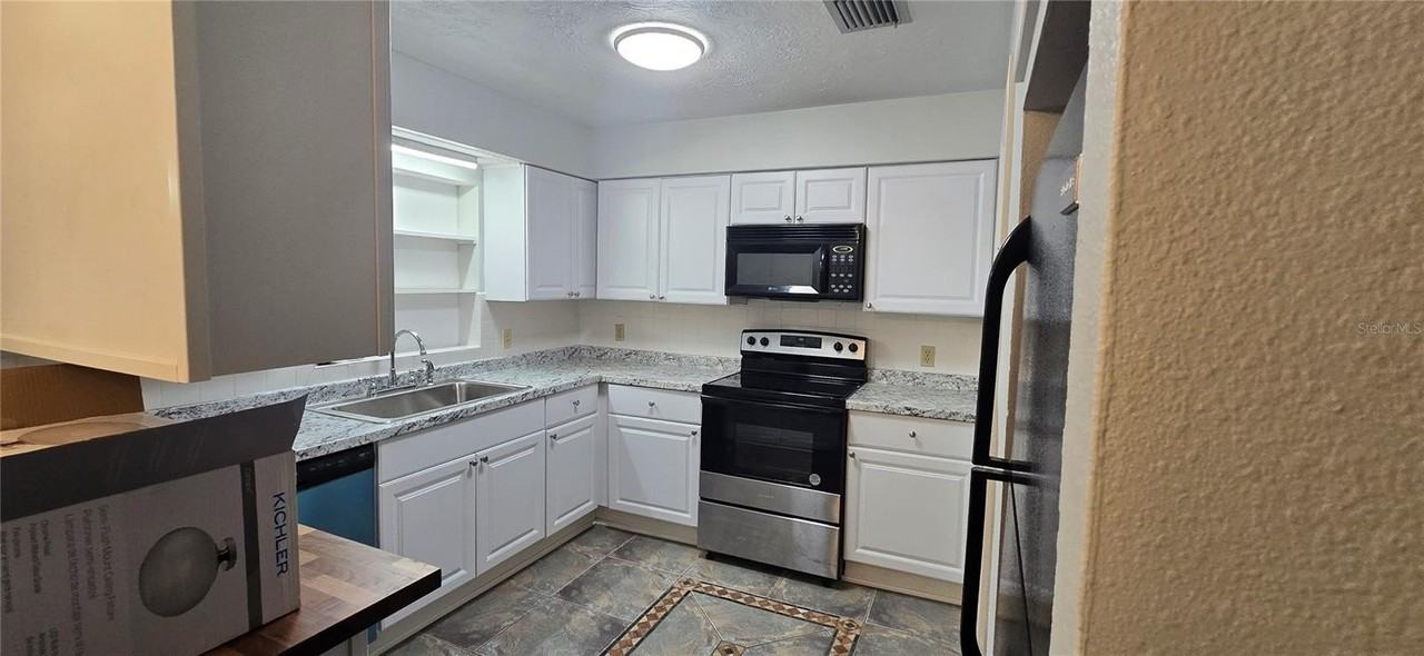 5604 Essex Way - Photo 4 of 17