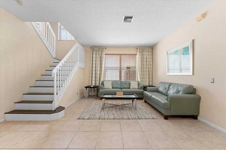 7061 Chesapeake Circle - Photo 3 of 22