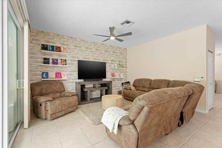 7061 Chesapeake Circle - Photo 7 of 22