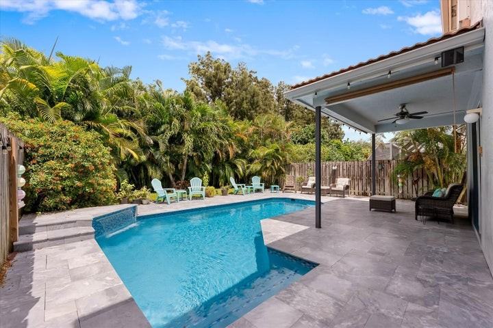 7061 Chesapeake Circle - Photo 2 of 22