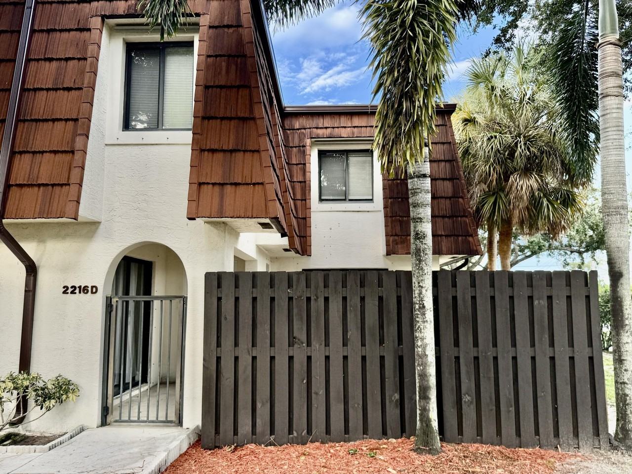 2216 White Pine Cir #D - Photo 4 of 29