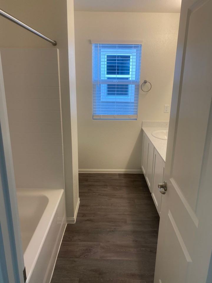 8423 Sycamore Creek St - Photo 2 of 18