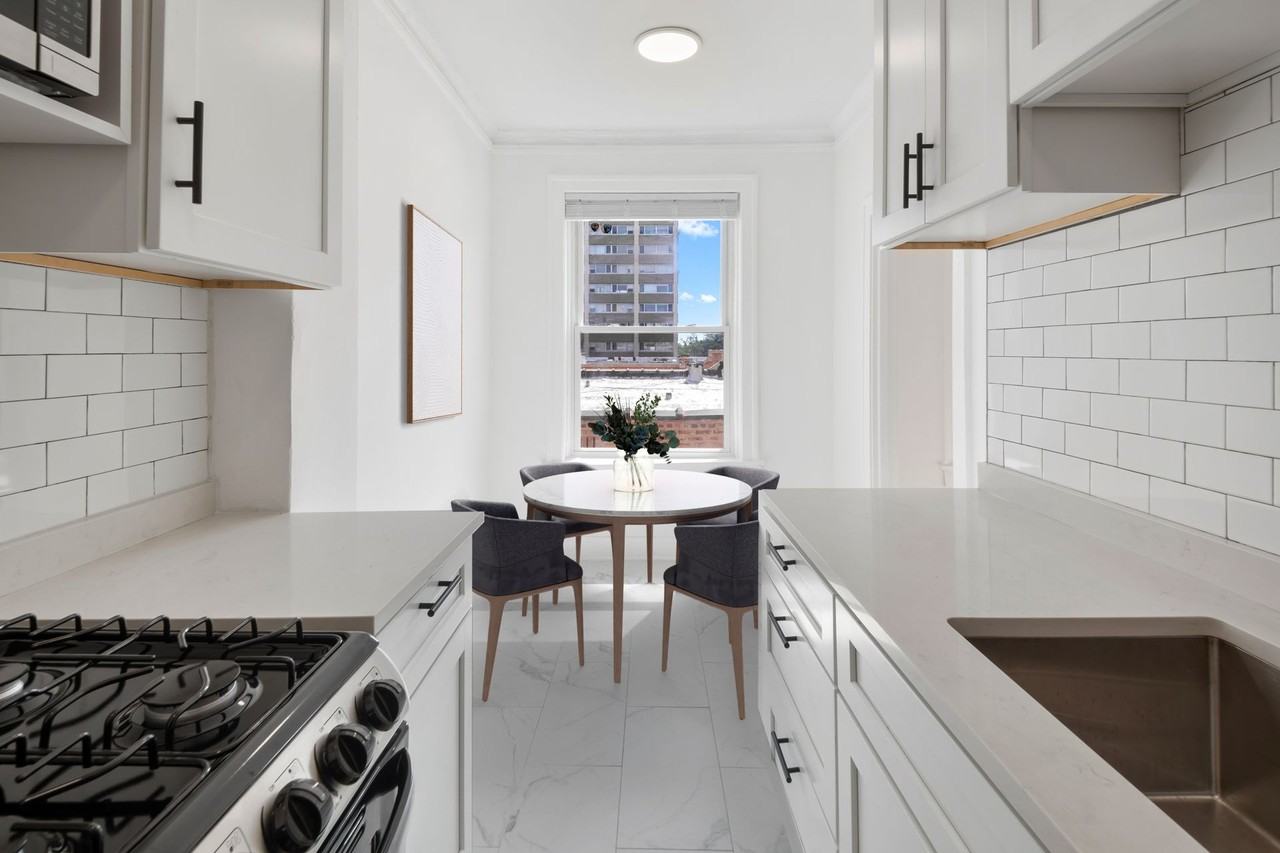 The Onyx on Sheridan - Photo 5 of 18