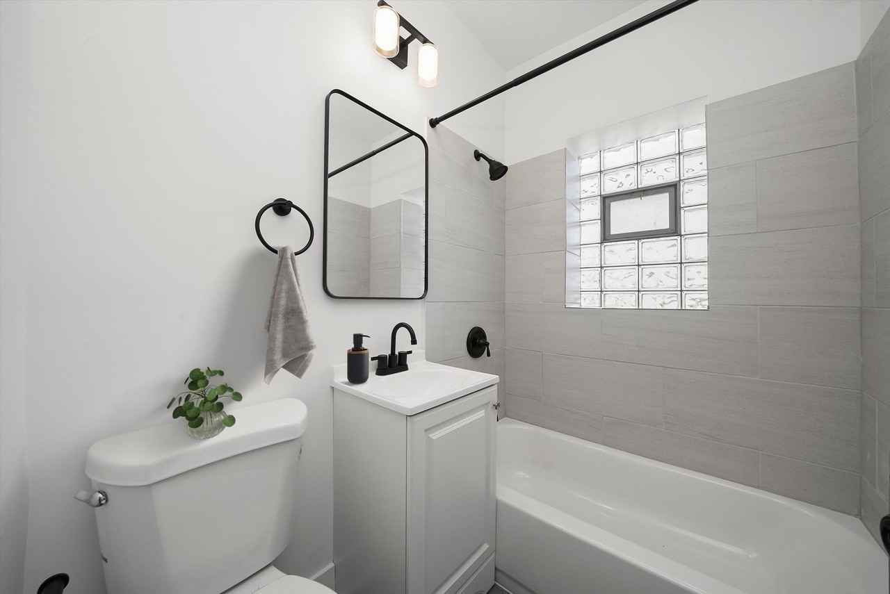 The Onyx on North Shore - Photo 4 of 14