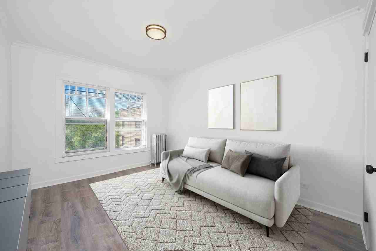 The Onyx on North Shore - Photo 5 of 14