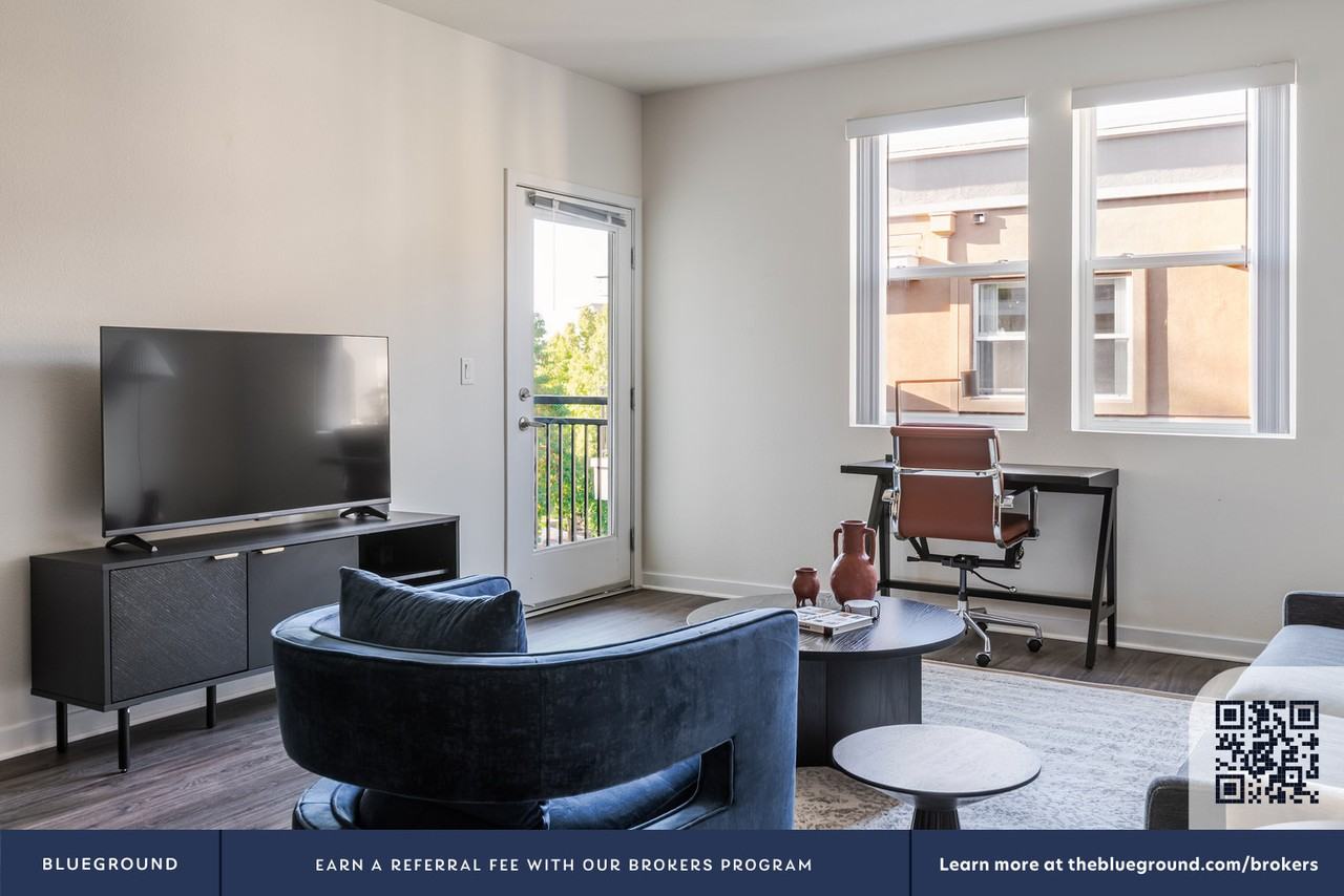 34 Union Sq #1903 - Photo 5 of 28