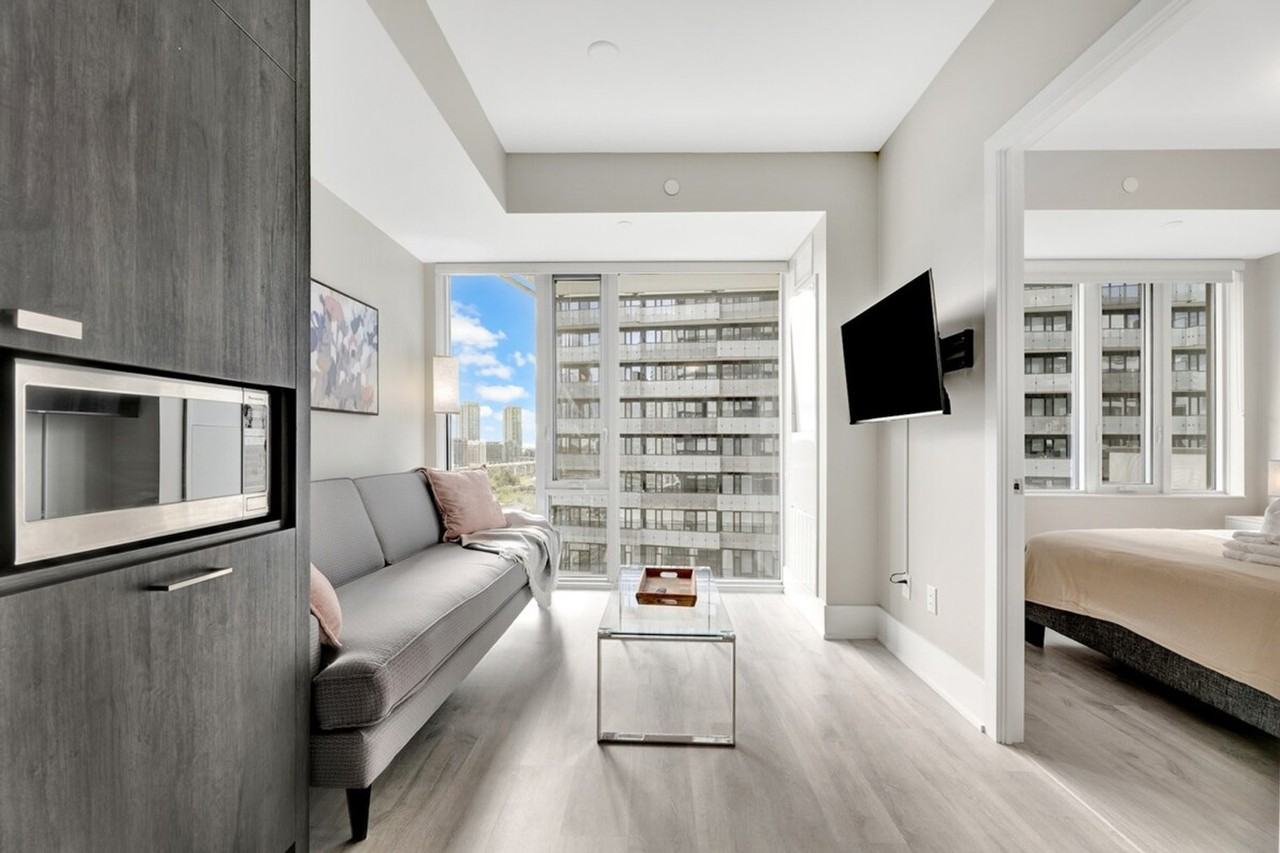 6 Spadina Ave #1050760P - Photo 4 of 14