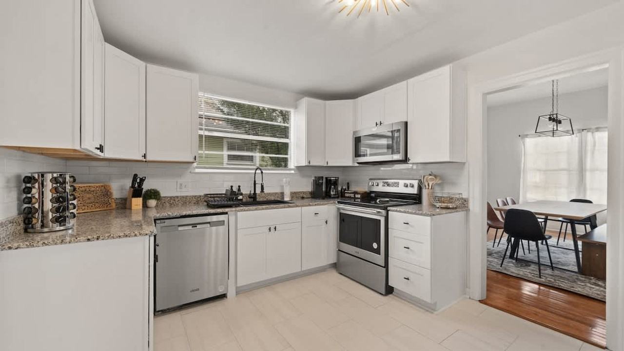 307 W Haya St #1271943P - Photo 4 of 50