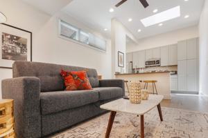 featured image of 127 Carondelet St