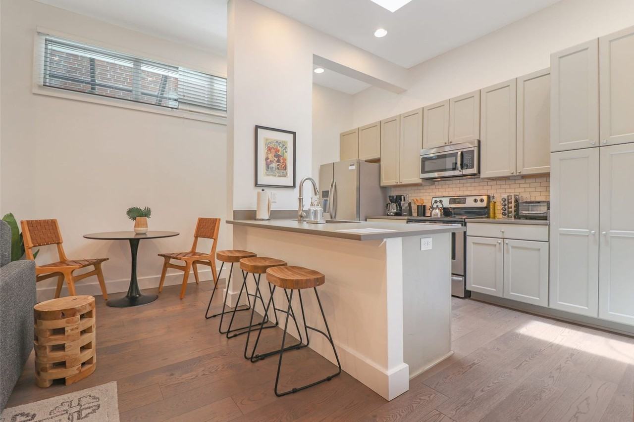 127 Carondelet Street - Photo 5 of 74