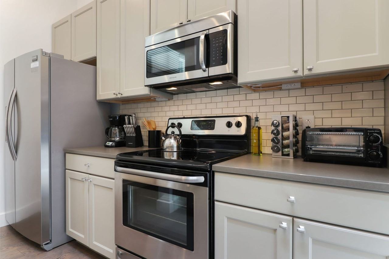 127 Carondelet Street - Photo 6 of 74