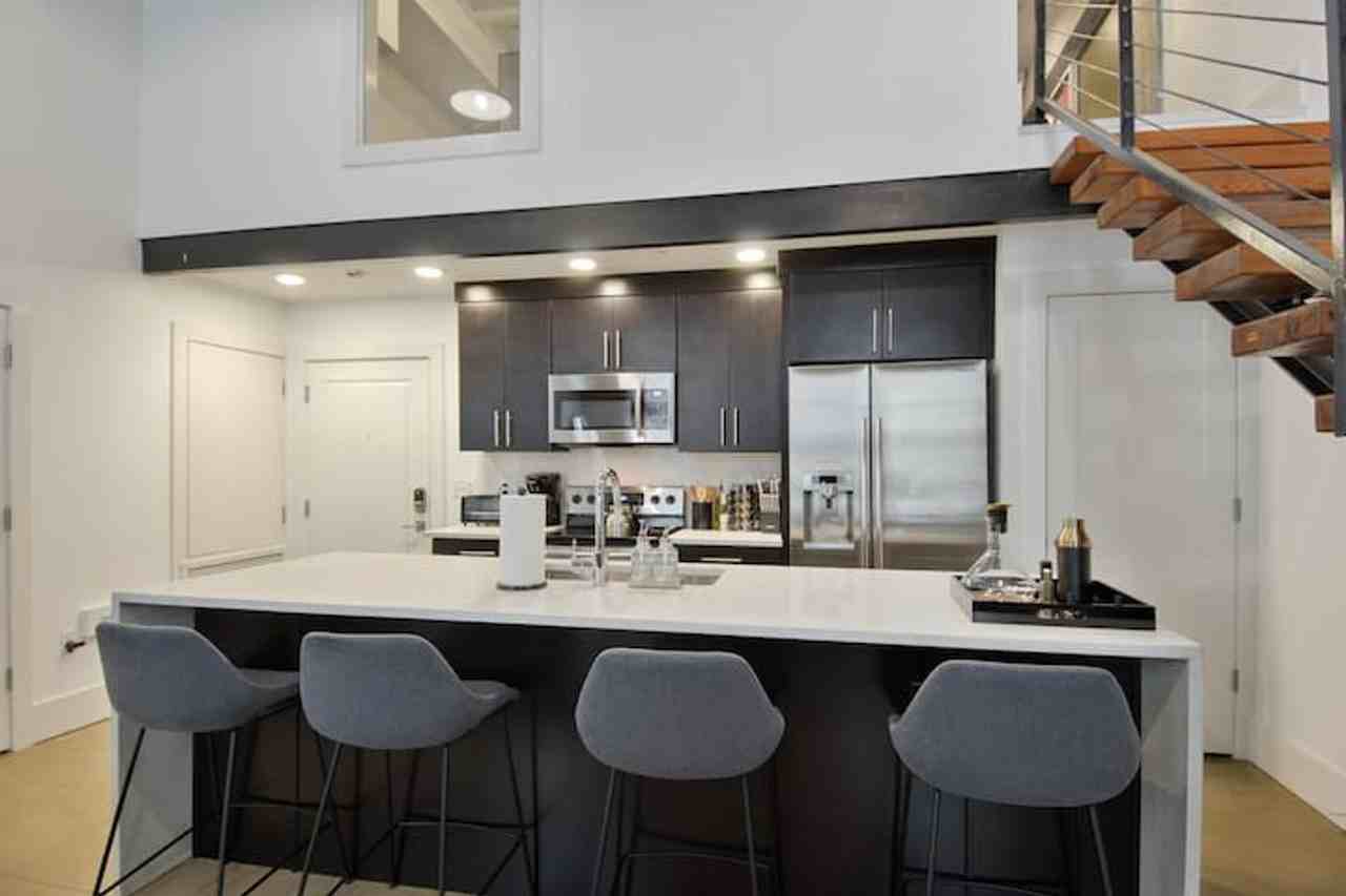 822 Howard Avenue - Photo 2 of 27