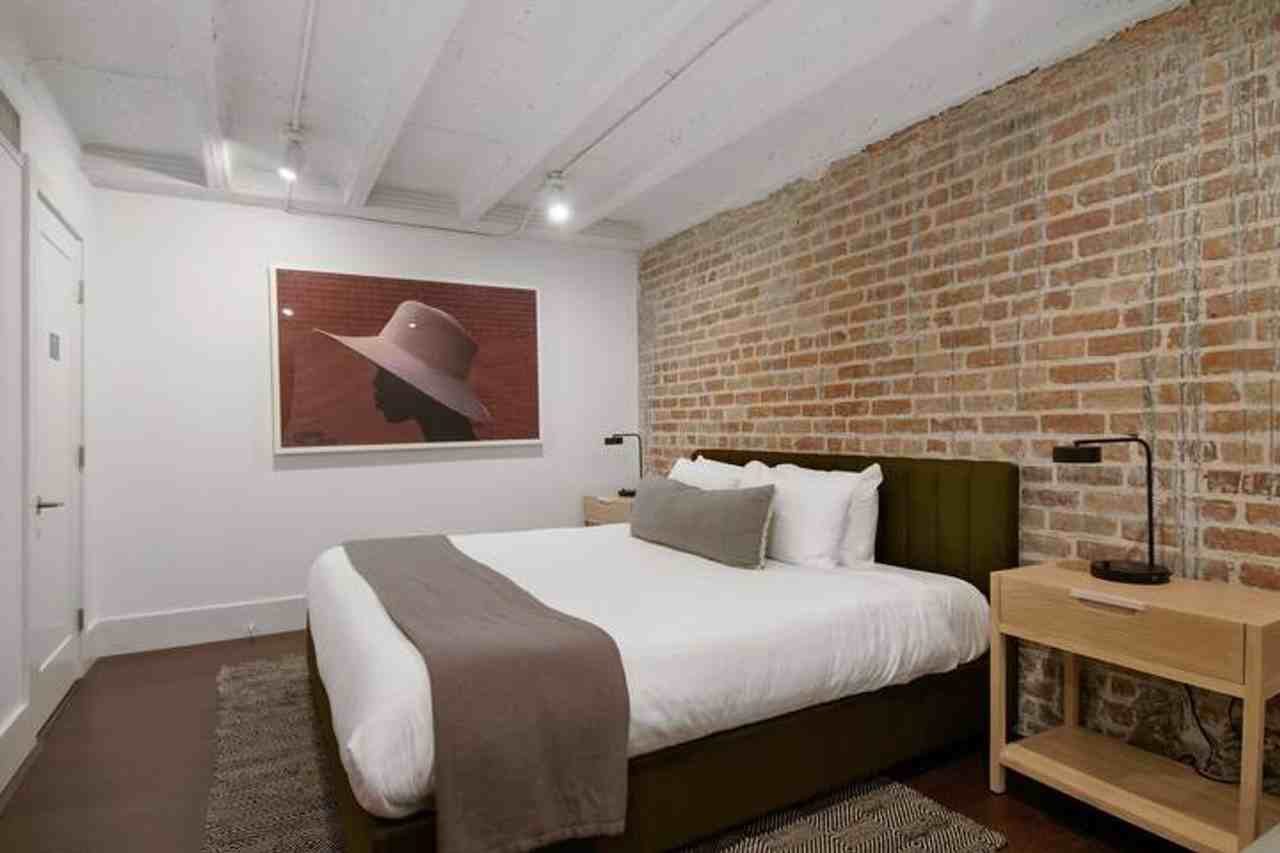 822 Howard Avenue - Photo 5 of 27