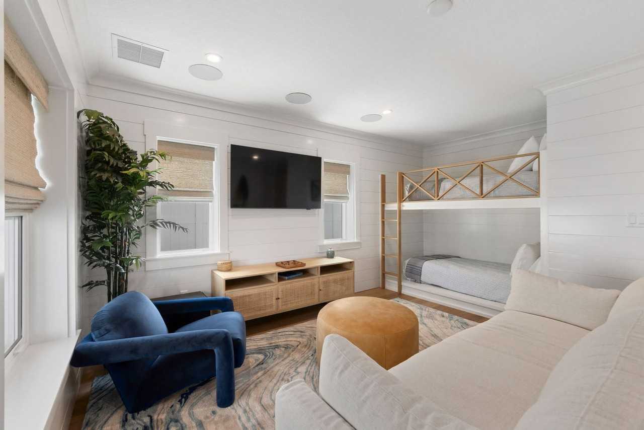 16 5th St #1281976P - Photo 4 of 50