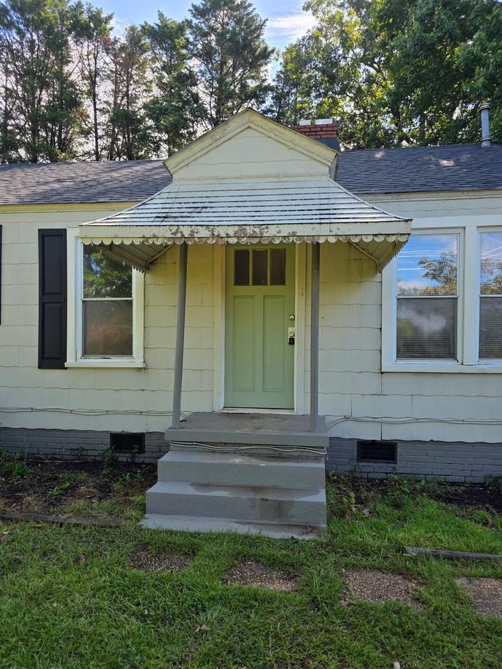 539 Woodruff Road #1283039P - Photo 3 of 20