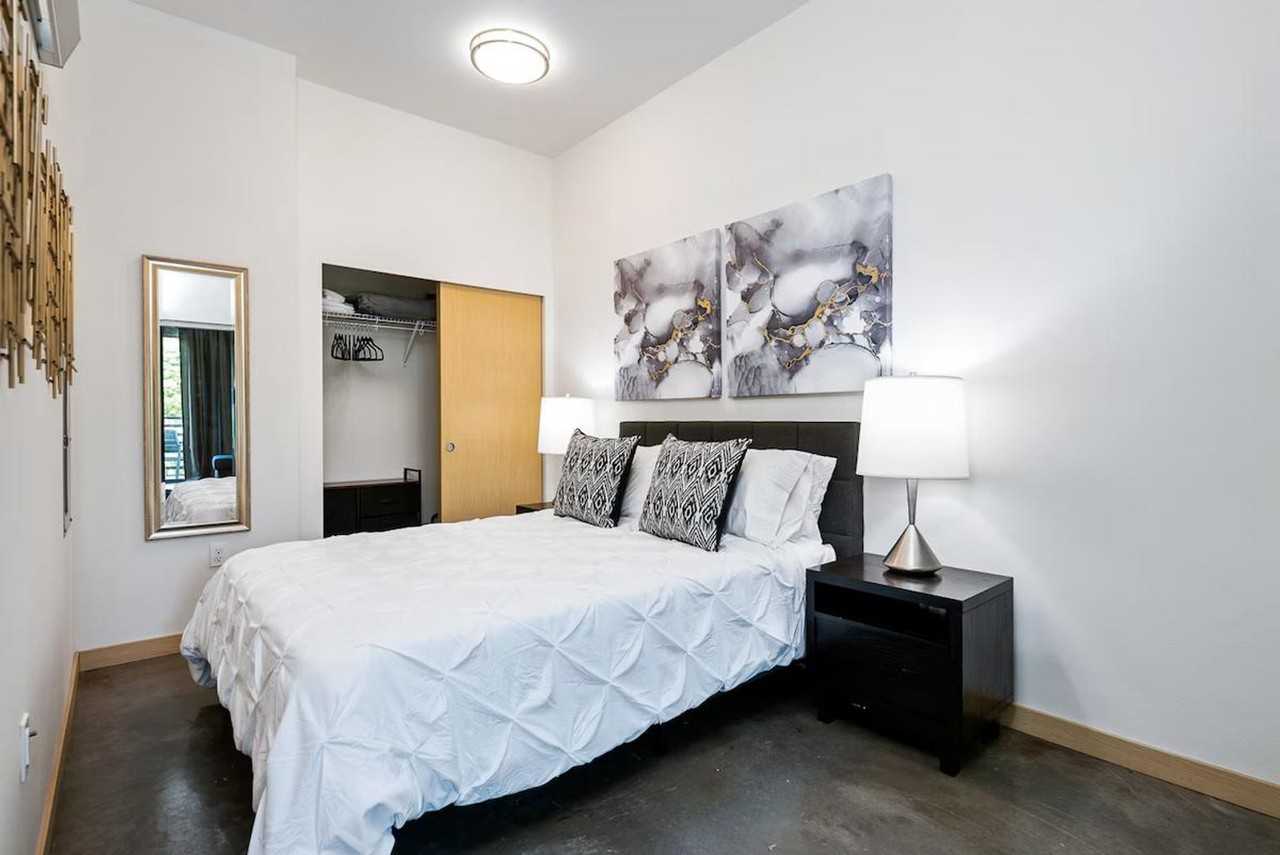 3007 Beacon Ave S #1284576P - Photo 4 of 21