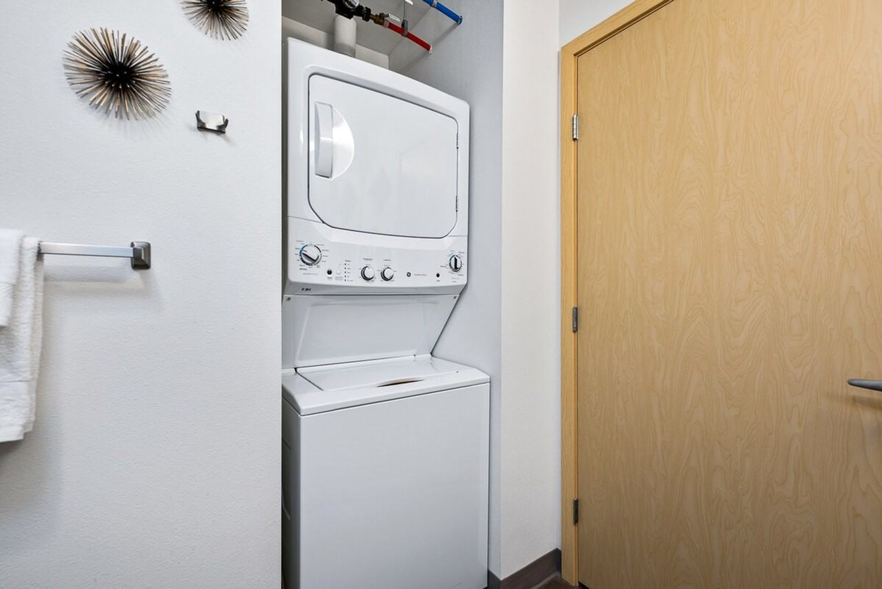 3008 Beacon Ave S #1491655P - Photo 5 of 25