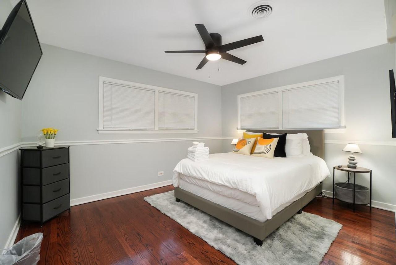 7117 N Crawford Ave #1285067P - Photo 3 of 23