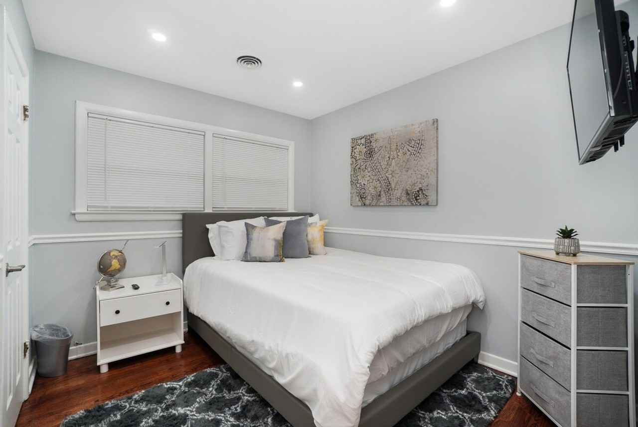 7117 N Crawford Ave #1285067P - Photo 4 of 23