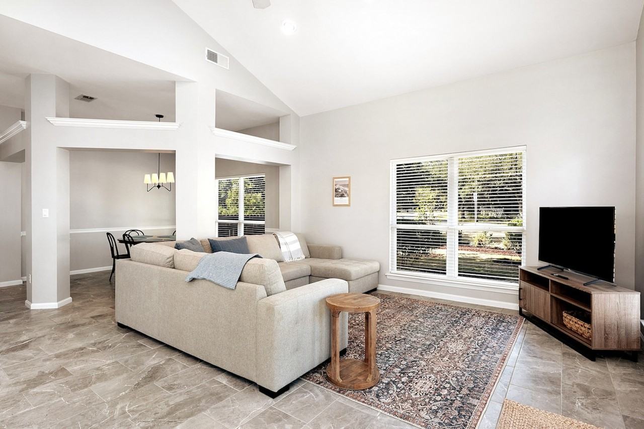 4618 Windstarr Dr #1285903P - Photo 3 of 50