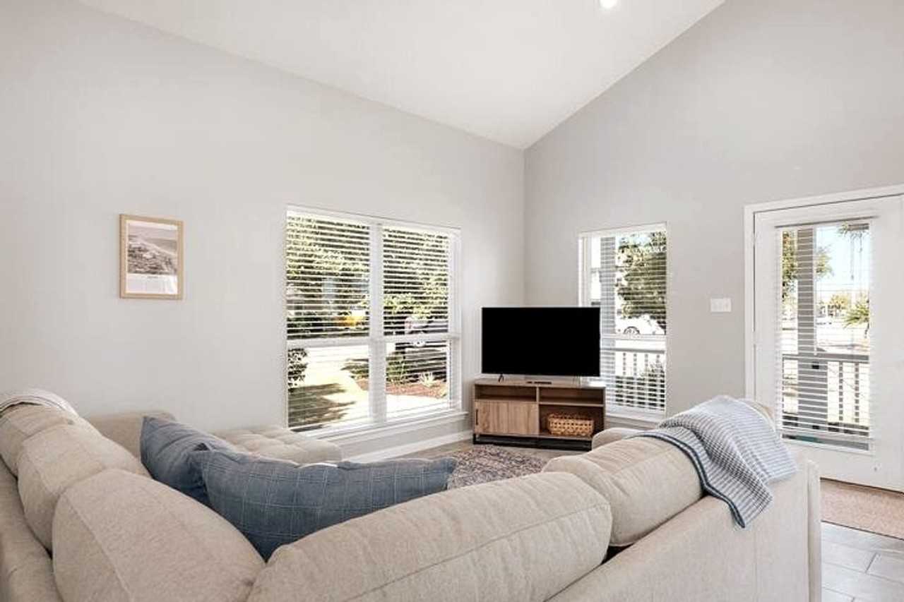 4618 Windstarr Dr #1285903P - Photo 4 of 50