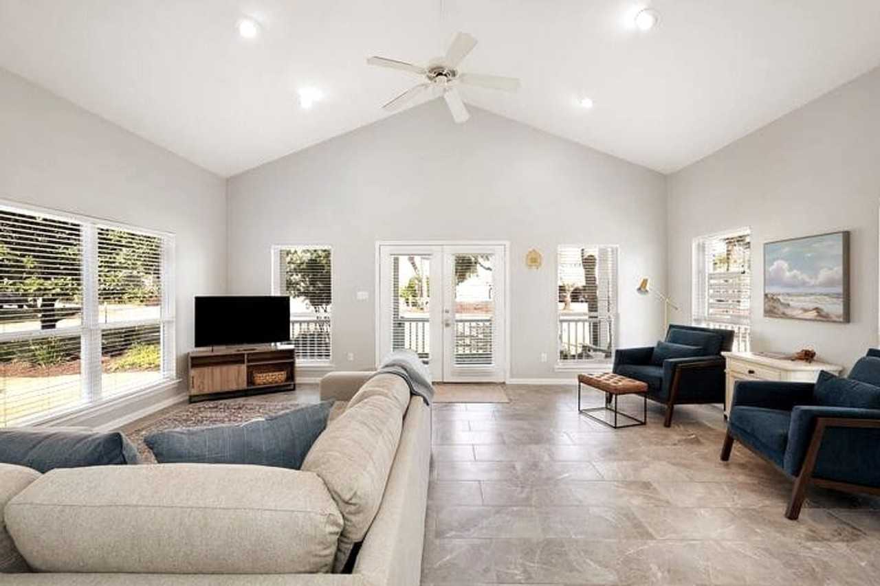 4618 Windstarr Dr #1285903P - Photo 5 of 50