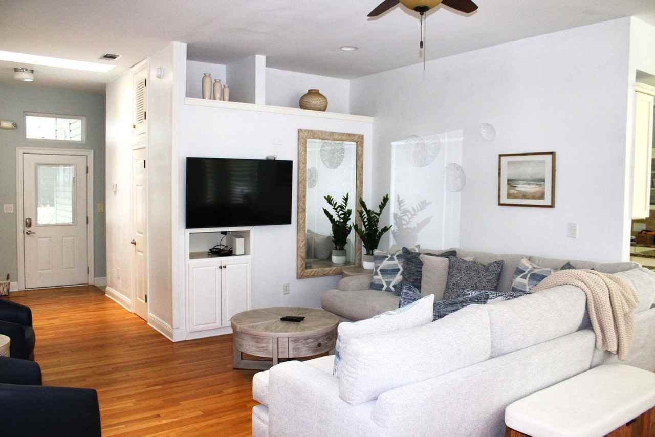 82 Mark St #1285919P - Photo 3 of 50