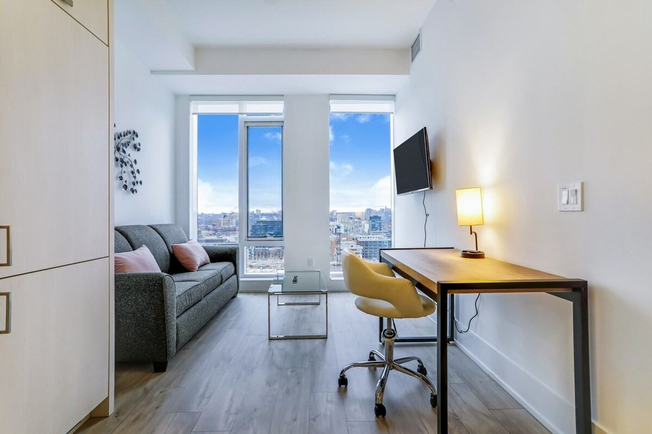 470 Front St W #1286443P - Photo 2 of 17