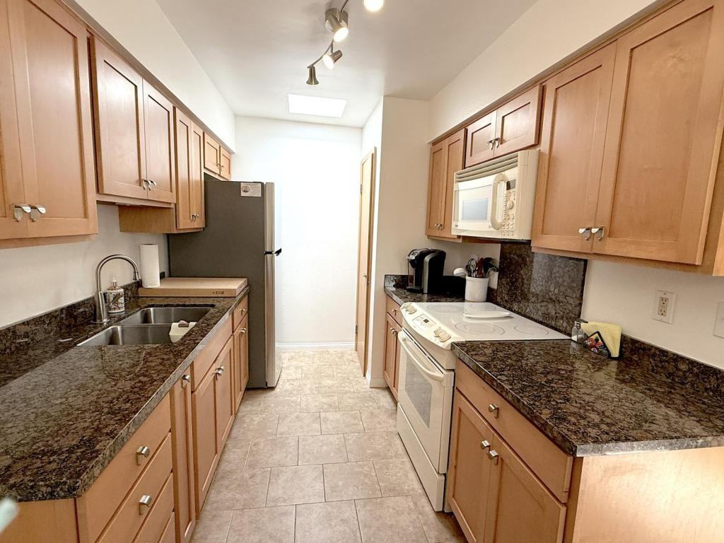 29 Dearborn Pl - Photo 4 of 6