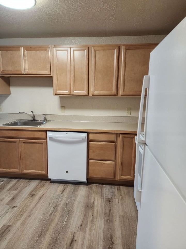 Cascade West - Photo 2 of 12