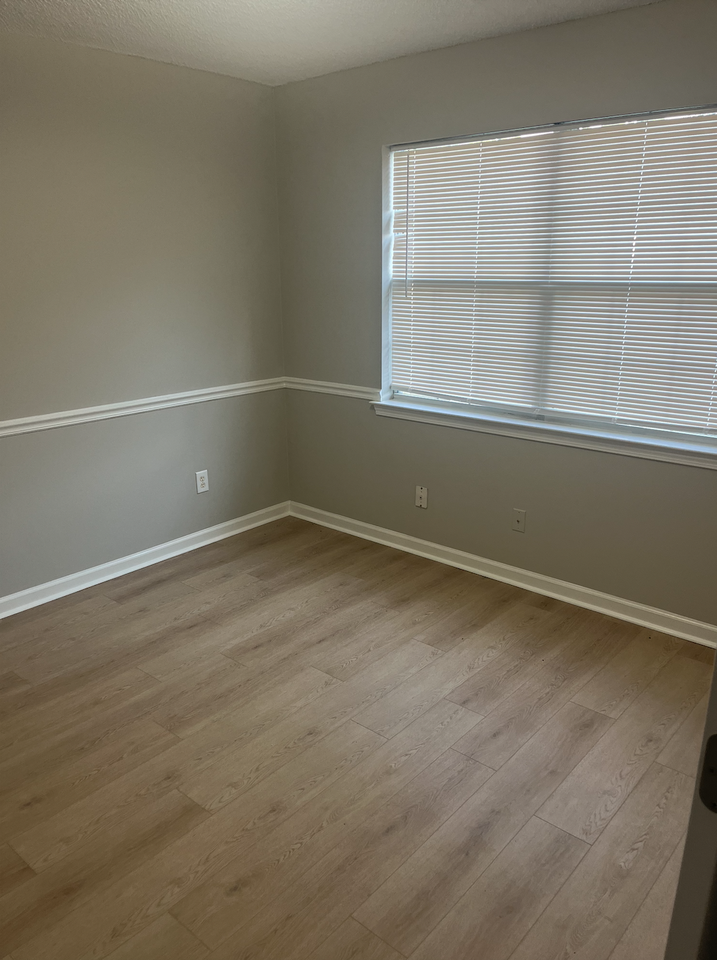 9493 Leeds Cir - Photo 3 of 8