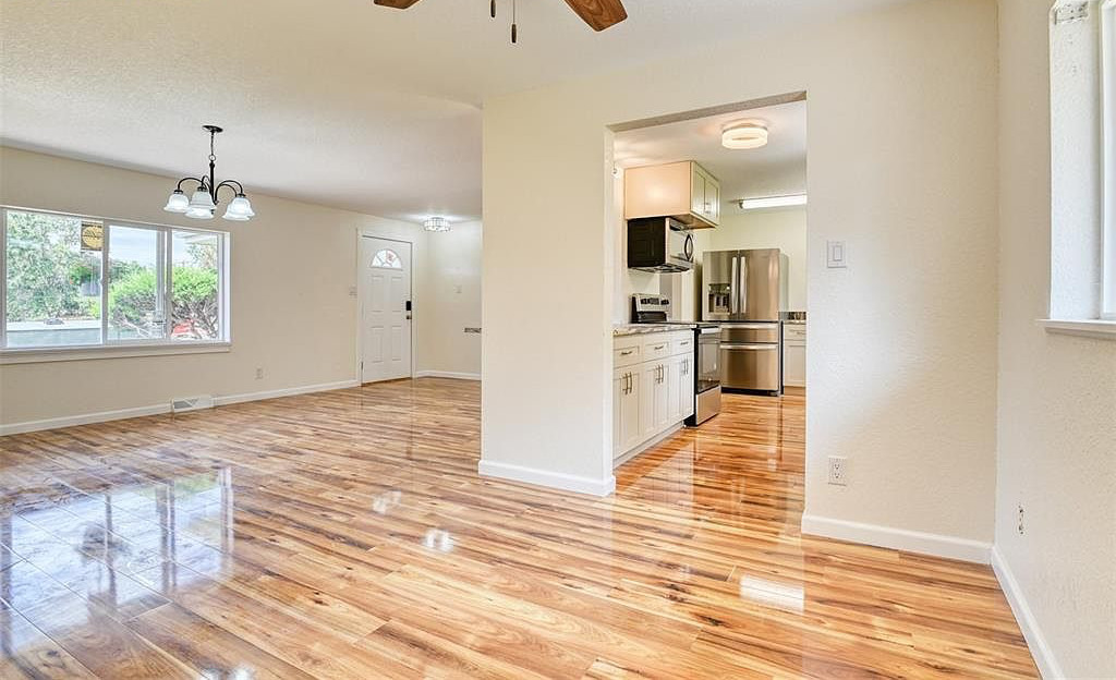 2003 N Circle Dr #1 - Photo 3 of 10